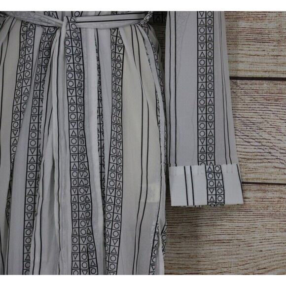 Very J Womens Size Small Large Light Wrap Shift Geometric Midi Dress White Black - Picture 3 of 6